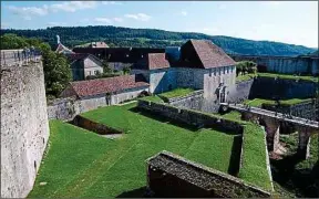  ??  ?? La citadelle de Besançon figure parmi les plus belles de France.