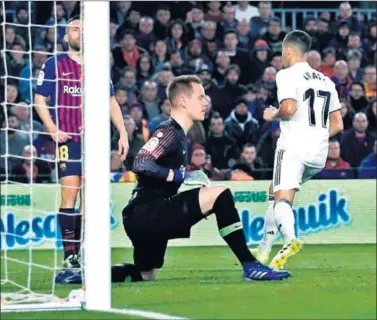  ??  ?? VENTAJA. El gol de Lucas Vázquez, pese a ser igualado por Malcom, da ligera ventaja al Madrid.