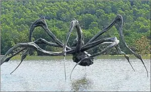  ?? GERARD JULIEN / AFP ?? Aranya de Louise Bourgeois al Château la Coste (la Provença)