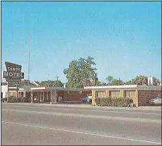  ?? (Photo courtesy of the Rogers Historical Museum) ?? The Sands Motel and Restaurant was one of the popular motels that sprang up along Highway 71 S. as businesses moved away from downtown. The site today is the Walmart Neighborho­od Market at Eighth and Walnut Streets.