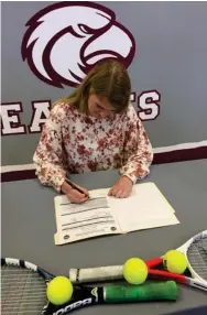  ??  ?? Eupora tennis player Macie Manasco signed a scholarshi­p to continue her career at Holmes Community College last week. (Twitter photo, for Starkville Daily News)