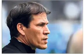  ??  ?? Alors que son club pourrait perdre sa e place ce soir, Rudi Garcia est sorti de ses gonds, hier après la rencontre. A ses yeux, Marseille fait « rigoler » la concurrenc­e.