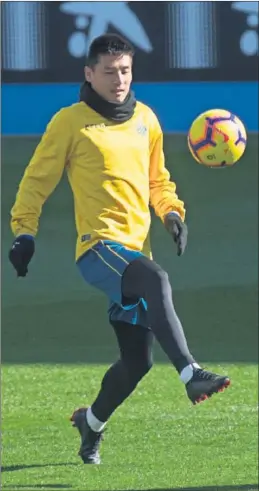  ??  ?? TERCER PARTIDO. El chino Wu Lei ya jugó ante el Villarreal y Rayo.