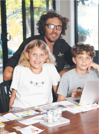  ??  ?? SCHOOL’S IN: The Spanagel family Skye, 11, Michael, Levi, 8, Layla, 5, and Karla are all set up to study from their Kanimbla home.