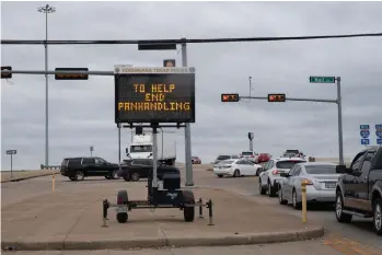  ?? Staff photo by Kelsi Brinkmeyer ?? ■ A sign put up by Texarkana Texas Police Department displays a message to drivers on Friday afternoon about panhandlin­g in the area at Richmond Road and Mall Drive.