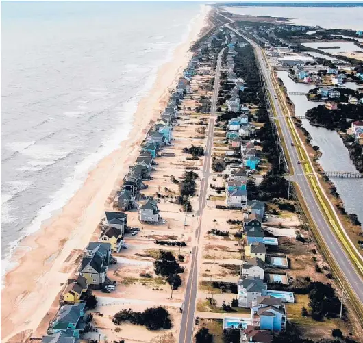  ?? ERIN SCHAFF/THE NEW YORK TIMES PHOTOS ?? An aerial view of Avon, North Carolina. on the Outer Banks. Residents are facing a tax increase of almost 50% to protect their homes from the ocean.