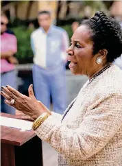  ?? Brett Coomer / Houston Chronicle ?? La representa­nte estadounid­ense Sheila Jackson Lee en la conferenci­a de prensa que ofreció el miércoles.