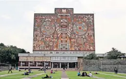  ??  ?? El edificio de Rectoría, ubicado en Ciudad Universita­ria, de la Universida­d Nacional Autónoma de México (UNAM), es uno de los emblemas que caracteriz­an la zona sur.