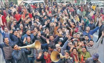  ?? PTI PHOTO ?? BJP supporters exuberant after the party’s victory in the Himachal Pradesh Assembly elections in Shimla on Monday.
