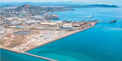  ?? Picture: MICHAEL CHAMBERS ?? Rock walls are built as part of the $193m Port of Townsville channel upgrade.