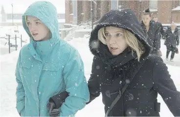  ?? ANDREW VAUGHAN / THE CANADIAN PRESS ?? Dennis Oland’s wife, Lisa Oland, right, and daughter Hannah Oland head to the Law Courts for his sentencing in Saint John, N.B. on Thursday.