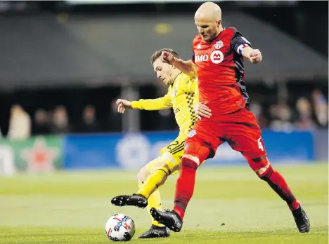  ?? KIRK IRWIN/GETTY IMAGES ?? Pedro Santos and the Columbus Crew couldn’t get anything past Michael Bradley and Toronto FC in a 0-0 draw Tuesday.