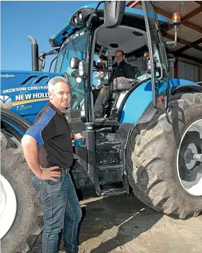  ?? PHOTO: FRITHA TAGG. ?? Jeremy Rothery with Iain Lillington, driver/mechanic.