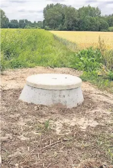  ?? FOTOS: KDS ?? Weit ab liegt dieser Brunnen, aus dem größere Wassermeng­en entnommen worden sind. Eine Video dazu gibt es unter www.ngz-online.de/dormagen