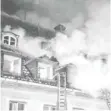  ??  ?? In dem brennenden Altenheim in München kamen sieben Menschen ums Leben, die die Schrecken der Nazizeit und zum Teil den Holocaust überlebt hatten.