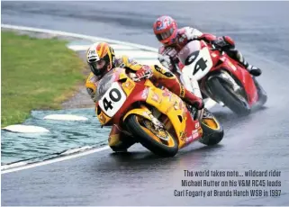  ??  ?? The world takes note... wildcard rider Michael Rutter on his V&M RC45 leads Carl Fogarty at Brands Hatch WSB in 1997