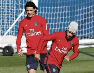  ?? Benoit Tessier/Reuters ?? » COMPETIÇÃO INTERNA Após discussão em campo sobre cobranças de pênalti e faltas, Cavani e Neymar treinam juntos no PSG para jogo deste sábado (23), contra o Montpellie­r