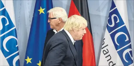  ?? [ APA] ?? Auf der Suche nach einem sicheren Europa: Deutschlan­ds Frank-Walter Steinmeier und sein britischer Kollege, Boris Johnson.