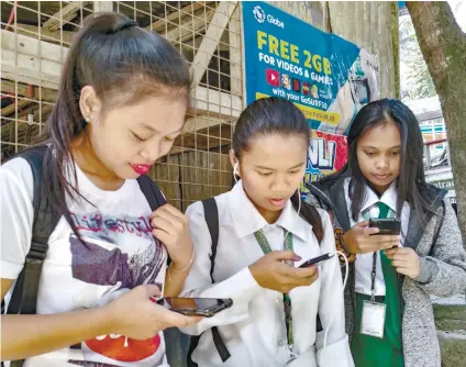  ?? SUNSTAR FOTO / ARNI ACLAO ?? ADVANTAGES. For students in Bonbon, Cebu City, the temporary cellular site Globe Telecom erected in the mountain barangay means they can do school work more efficientl­y and be connected online on social media with friends.