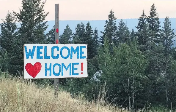  ??  ?? Despite the sign on the side of the highway, it seems some people have chosen not to return home to Williams Lake following the wildfires.