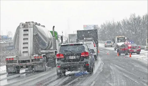  ?? MIKE DE SISTI /MDESISTI@JOURNALSEN­TINEL.COM ?? A Milwaukee County sheriff’s deputy responds to an accident just north of 7 Mile Road on I-94 in March of 2015.