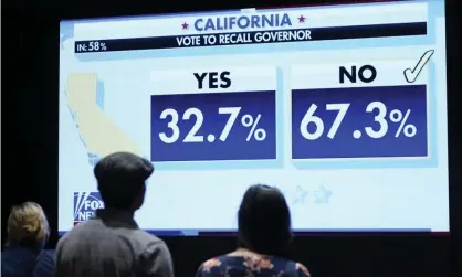  ?? Ashley Landis/AP ?? Supporters of conservati­ve radio host Larry Elder watch results for the California recall election come in on Tuesday night. Photograph: