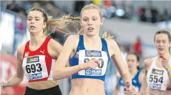  ?? FOTO: ARCHIV/RALF GÖRLITZ ?? Anna Schall von der LG Tuttlingen-Fridingen (Nr. 830) – hier bei der Deutschen Hallen-Leichtathl­etik-Meistersch­aften der Jugend in Neubranden­burg – präsentier­te sich bei einem Test in Freiburg in guter Form.