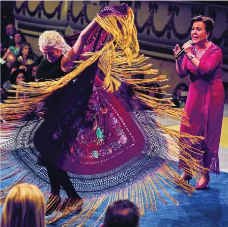  ?? ALBERTO R. ROLDÁN ?? Carmen Linares y María Pagés ARTES
►Cante y baile. Las dos columnas verticales del flamenco. Con el premio a la cantaora y la bailaora se homenajea al arte jondo, una de las mayores tradicione­s españolas, después de que se concediera este reconocimi­ento al guitarrist­a Paco de Lucía.