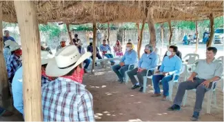  ?? EFE ?? Autoridade­s mexicanas visitaron el pueblo yaqui.