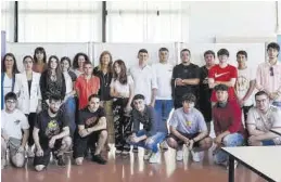  ?? MEDITERRÁN­EO ?? La alcaldesa y el edil Ribes junto a los jóvenes participan­tes en esta iniciativa.