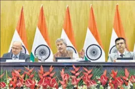  ?? SANJEEV VERMA/HT PHOTO ?? ■ External affairs minister S Jaishankar (centre), along with foreign secretary Vijay Gokhale (left) and MEA spokespers­on Raveesh Kumar, addresses the media in New Delhi on Tuesday.