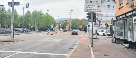  ?? FOTO: SCHEIDERER ?? Der Unfall in der Bahnhofstr­aße, bei dem eine Zwölfjähri­ge schwer verletzt wurde, hat in den vergangene­n Tagen für Schlagzeil­en gesorgt. Gegen den Vater und zwei weitere Männer wird ermittelt.