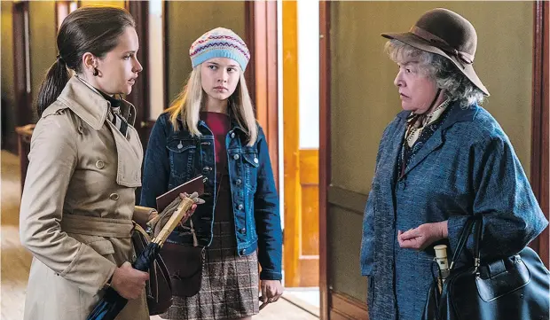  ?? — PHOTOS: UNIVERSAL PICTURES ?? Kathy Bates, right, plays Dorothy Kenyon and Felicity Jones. left, plays Ruth Bader Ginsburg in On the Basis of Sex.