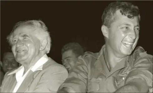  ?? PHOTO: FLASH 90 ?? Ariel Sharon, right, with his mentor David Ben-Gurion, whom he admired deeply