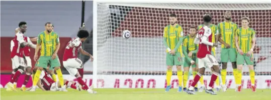  ?? (Photo: AFP) ?? Arsenal’s Brazilian midfielder Willian shoots to score his team’s third goal from a freekick during the English Premier League football match between Arsenal and West Bromwich Albion at the Emirates Stadium in London yesterday.