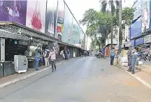  ??  ?? El comercio en Ciudad del Este aún no registra el movimiento habitual que caracteriz­aba a esta localidad fronteriza.