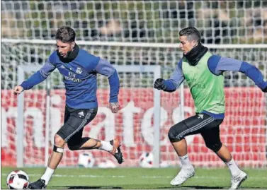  ??  ?? MEJORÍA. Ramos se ejercitó ayer en Valdebebas y podrá entrar en la convocator­ia para este jueves.