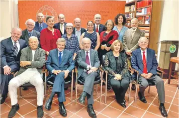  ?? / RAE ?? Otras palabras. Quenepa, mofongo, pavera y moriviví son algunas palabtas utilizadas en Puerto Rico que esperan ingresar a la RAE. Foto de visita institucio­nal de la RAE a Puerto Rico el mes pasado.