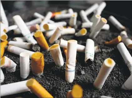  ?? MARK LENNIHAN — THE ASSOCIATED PRESS FILE ?? More than 11 years after a judge ruled that Big Tobacco misled the public, companies will run ads about the dangers of cigarettes for 52 weeks.