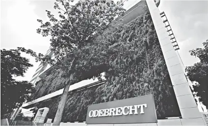  ?? — Gambar Reuters ?? KONTROVERS­I: Kelihatan Ibu pejabat Odebrecht SA di Sao Paulo, Brazil, baru-baru ini.