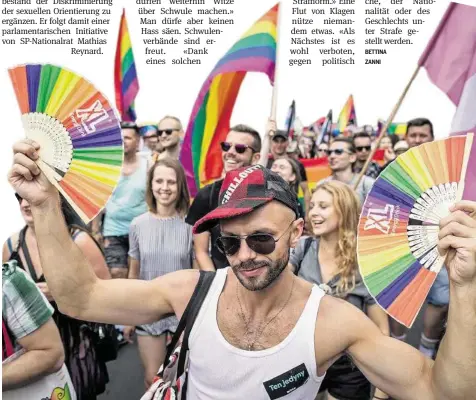  ?? AFP ?? Homo- und Bisexuelle sollen besser geschützt werden: Der Ständerat hat entschiede­n, die Anti-rassismus-strafnorm zu erweitern.