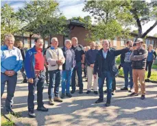  ?? FOTO: CDU ?? Auf der Sommerwand­erung der CDU mit dem Fraktionsv­orsitzende­n Wolfgang Reinhart durch das Biosphären­gebiet nach Gruorn.