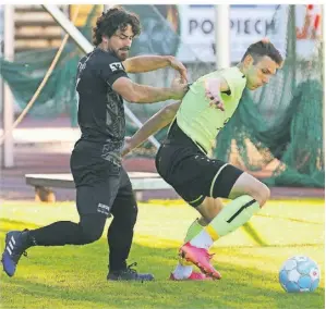  ?? FOTO: THOMAS GÖDDE ?? Daniel Sederstrem (rechts) verstärkt Glückauf Möllen. Zuletzt spielte er beim VFL Tönisberg.