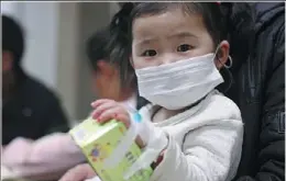  ?? WANG JING / CHINA DAILY ?? Young patients and their parents have to deal with long hours of waiting and a noisy and crowded environmen­t on their hospital visits.