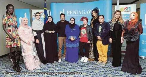  ?? FOTO: ?? AZLIN (tengah) bersama barisan pereka fesyen yang akan menyertai CNYFW.