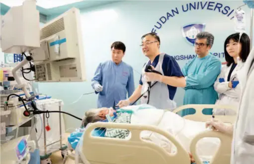  ??  ?? November 7, 2019: Zhou Pinghong conducts a minimally invasive surgery for a patient with digestive tract disorder. by Wan Quan