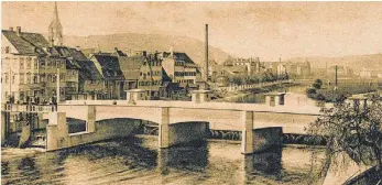  ??  ?? Die Groß Bruck, so wie wir sie heute kennen, ist 1914 entstanden. Genau lässt dieses Foto sich nicht datieren, dürfte aber kurz nach ihrer Erbauung in den 1920er-Jahren entstanden sein. Das Wehr ist seitdem auf der östlichen Seite der Brücke.