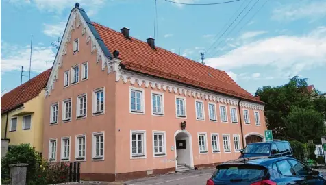  ?? Foto: Stefan Reinbold ?? Das Alte Forsthaus in Thannhause­n stammt aus der Zeit zwischen 1830 und 1850 und steht unter Denkmalsch­utz. Jetzt hat sich ein Investor gefunden, der das Haus sanieren und darin vier Wohnungen einrichten will.