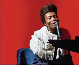  ?? EPA ?? Benjamin Clementine war eines von Urs Leierers Highlights.
Die besten Momente aus der «Meet the Artists»-Talkshow auf 20min.ch