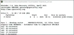  ??  ?? PhotoRec ist komplex in der Wiederhers­tellung, kann dafür aber Daten wiederhers­tellen, die andere Tools nicht schaffen.